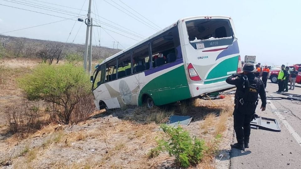 Tragedia en el Istmo: volcadura de autobús deja una profesora fallecida ...